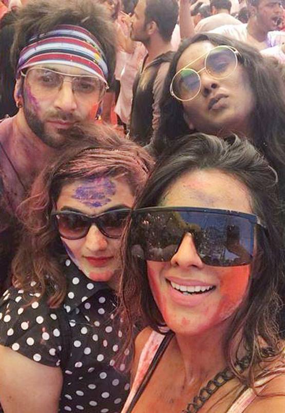 होली पार्टी में नागिन एक्ट्रेस के सहेली संग लिपलॉक पर मचा था बवाल