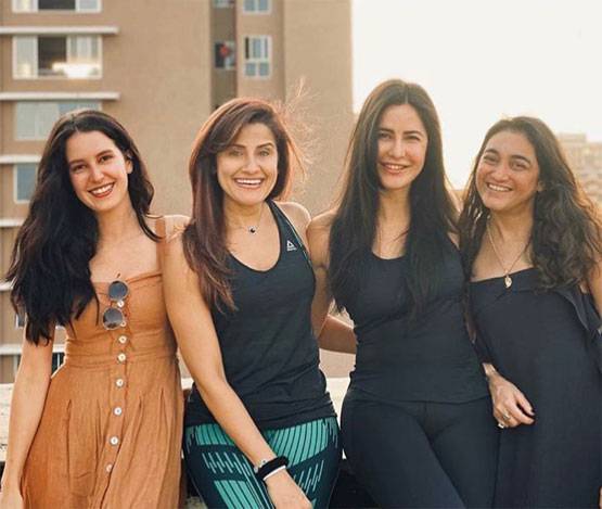 कोरोना की वजह से घर में कैद स्टार्स, योगा से लेकर कर रहे घर साफ