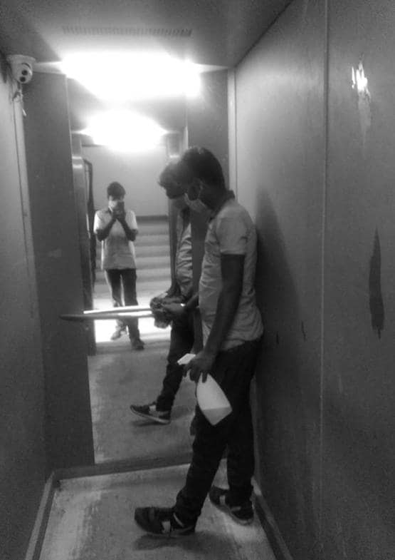 कोरोना पॉजिटिव कनिका का अपार्टमेंट हुआ सैनिटाइज, दहशत में पड़ोसी