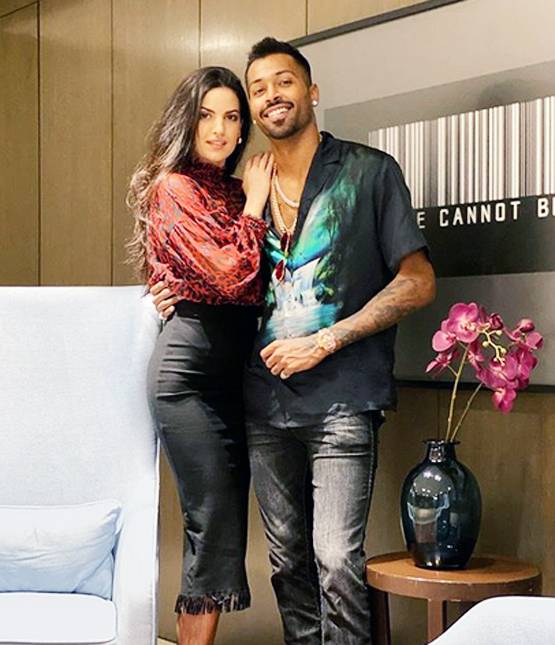 क्वारनटीन में मंगेतर हार्दिक संग रोमांटिक हुईं नताशा, यूं बिता रही समय