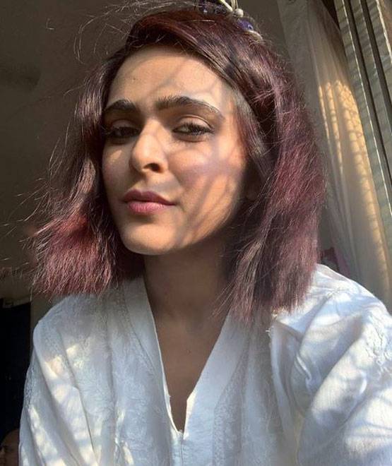 मधुरिमा तुली ने फ्लॉन्ट किया नया हेयरस्टाइल, देखें वायरल तस्वीरें