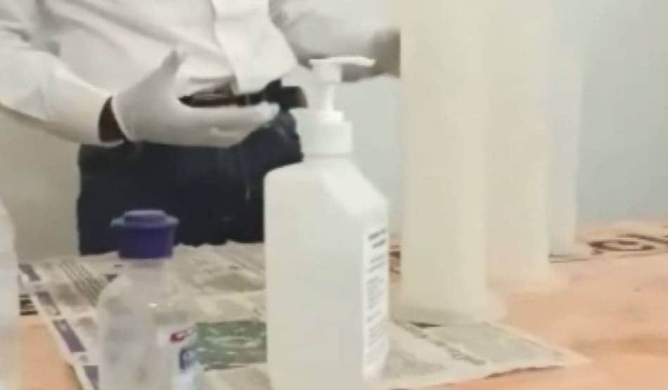 जिला अस्पताल में तैयार किया सस्ता सैनिटाइजर, एक्सपर्ट की हरी झंडी