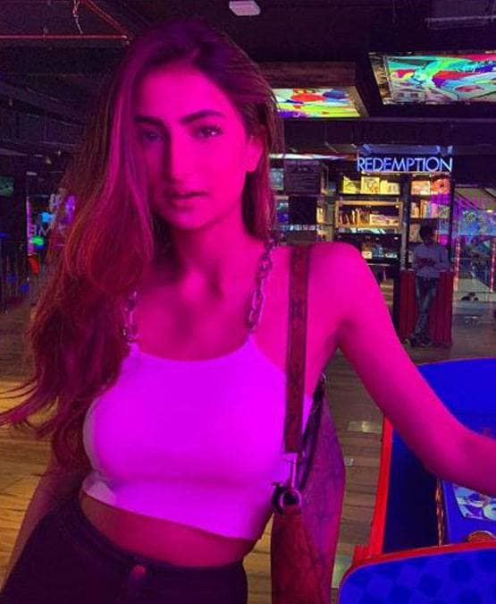 श्वेता तिवारी की बेटी पलक ने शेयर की बोल्ड तस्वीरें, हुईं वायरल