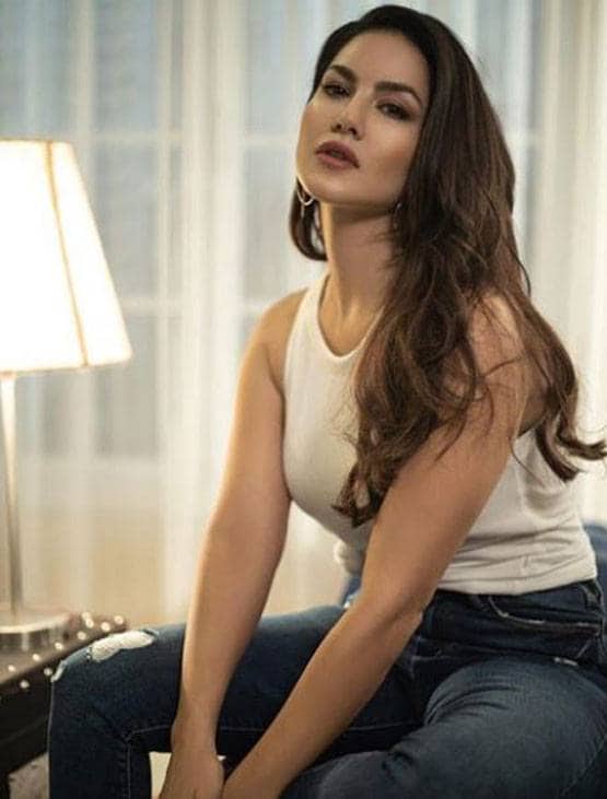 दूरदर्शन पर लौटे पुराने शोज, सनी लियोनी ने मजेदार अंदाज में किया रिएक्ट