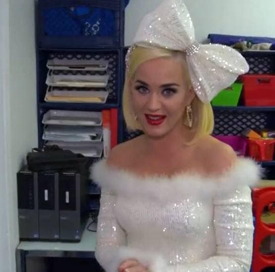 ब्रेकअप, तलाक की खबरों के बाद कैटी पेरी ने दी प्रेग्नेंसी की न्यूज, देखें तस्वीर