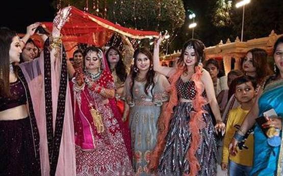 बहन की शादी में जमकर नाचीं सोमी-सबा खान, दीपक ठाकुर-मनु पंजाबी पहुंचे