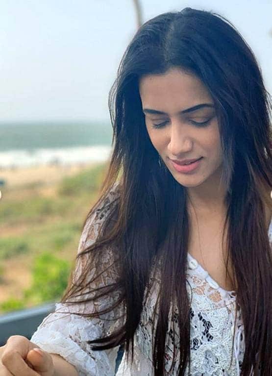 एक्ट्रेस की प्रेग्नेंसी का आखिरी महीना, कोरोना से बिगड़े हालात देख हुईं इमोशनल