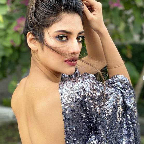 हाथ धोना सिखाते वक्त नुसरत से हुई ये बड़ी गलती, यूजर्स ने किया ट्रोल