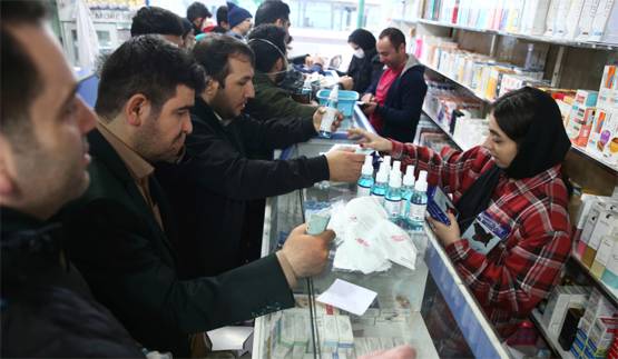 क्या निर्जीव वस्तु को छूने से हो रहे हैं लोग कोरोना के शिकार? पढ़ें जवाब