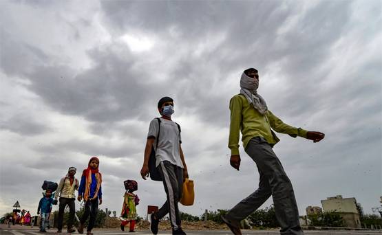 26 साल पहले जब महामारी के चलते सड़क पर आ गए थे हजारों मजदूर