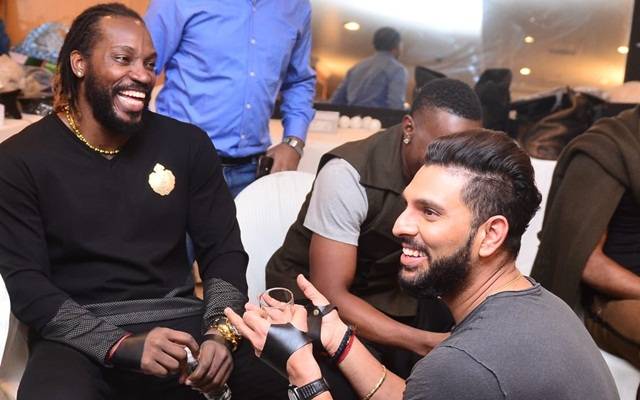 VIDEO: हिंदी डायलॉग बोलने में फिसली गेल की जुबान, युवी नहीं रोक पाए हंसी