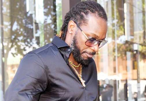 VIDEO: हिंदी डायलॉग बोलने में फिसली गेल की जुबान, युवी नहीं रोक पाए हंसी