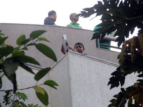 काजोल के बेटे ने बजाई थाली, किया कोरोना कामांडोज को सैल्यूट