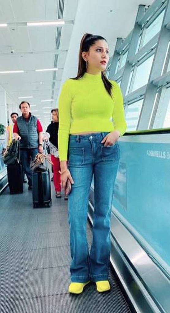 कोरोना कमांडो के सम्मान में तालियां बजाते हुए छलके सपना चौधरी के आंसू