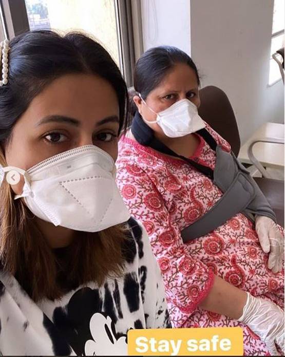 कोरोना के बीच मां संग अस्पताल पहुंची हिना, बोलीं बाहर निकलना मुश्किल