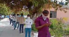 कोरोनाः यहां के अस्पताल के बाहर लगी सैकड़ों मरीजों की लाइन, जानें क्यों?