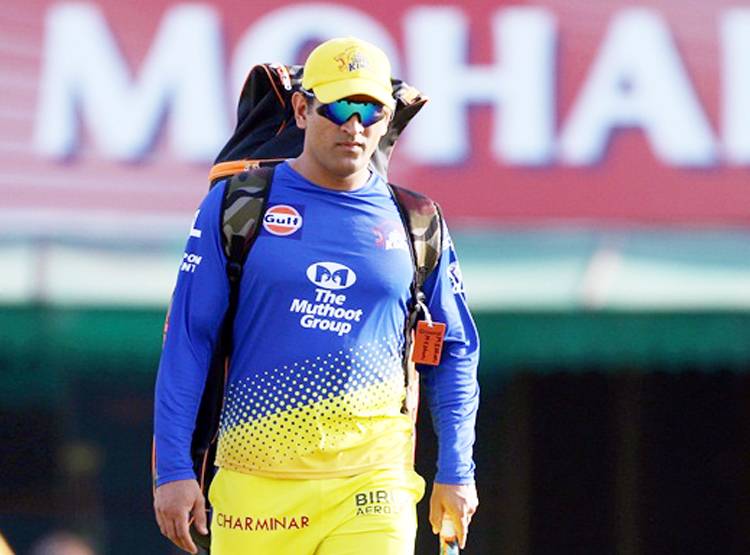 चेन्नई से रवाना हुए धोनी, कोरोना इफेक्ट से सुपर किंग्स की प्रैक्टिस बंद