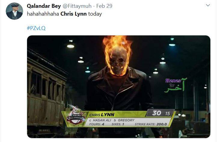 क्रिकेट के मैदान पर खिलाड़ी के सिर से निकला धुआं, उड़ा मजाक