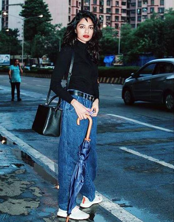 कोरोना का कहर, दीपिका ने कैंसिल किया इवेंट, सनी लियोनी सतर्क