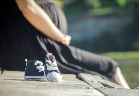 प्रेग्नेंसी पर क्या होता है कोरोना का असर? जानें बच्चे के लिए कितना खतरनाक