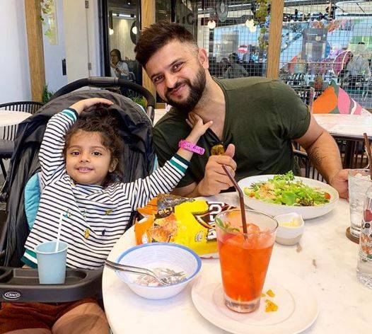 रैना ने शेयर की बेटे की फोटो, पिता बनकर बताया बच्चे का नाम