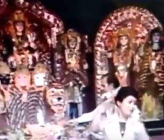 कौन है जगराते में गाती हुई ये बच्ची? बॉलीवुड पर छाई जिसके गानों की गर्मी