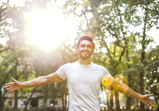 जॉन अब्राहम से करीना तक, होली से दूर भागते हैं ये फिल्मी सितारे