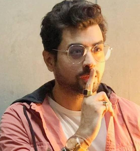 लड़की से छेड़छाड़ देख सहमे प्रीतम, रेस्क्यू करने पर खाए मुक्के, कार डैमेज