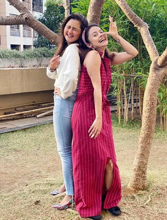 बिग बॉस के बाद रश्मि-देवोलीना का रीयूनियन, दोनों ने जमकर की मस्ती