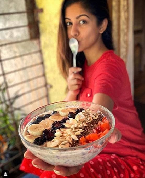 सिद्धार्थ ने बनाई रोटी तो करिश्मा ने मैगी, लॉकडाउन में किचन संभाल रहे सितारे