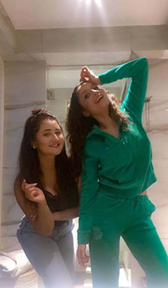 क्वारनटीन में रश्मि-अंकिता की मस्ती, BB के ऐतिहासिक सीन को किया रीक्रिएट