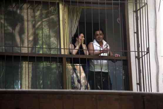 अमिताभ से अनिल तक, बॉलीवुड ने थाली बजाकर किया कोरोना कमांडोज को सलाम