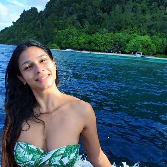 लॉकडाउन के बीच काजोल की बहन तनीषा ने शेयर की स्विमिंग पूल से तस्वीर