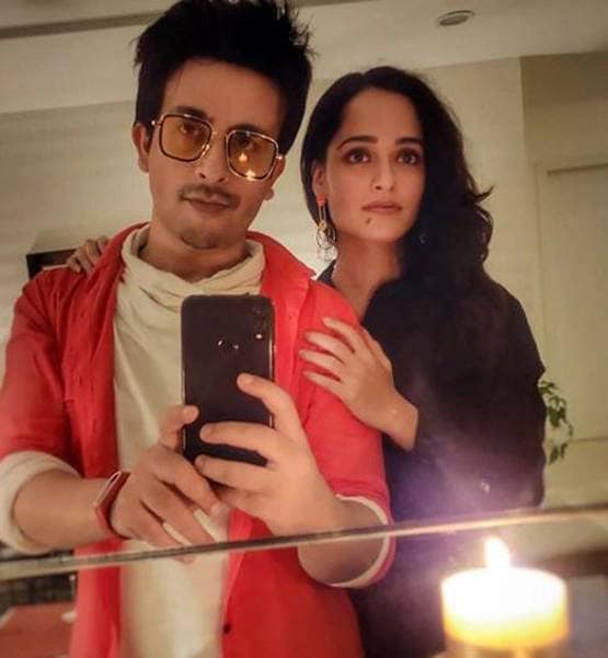 पर्दे के भाई-बहन बने रियल लाइफ पार्टनर, 2 साल डेटिंग के बाद की शादी