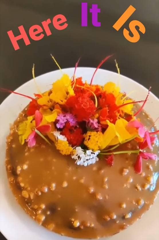 अनुष्का शर्मा ने पापा का बर्थडे बनाया स्पेशल, खुद बेक किया केक