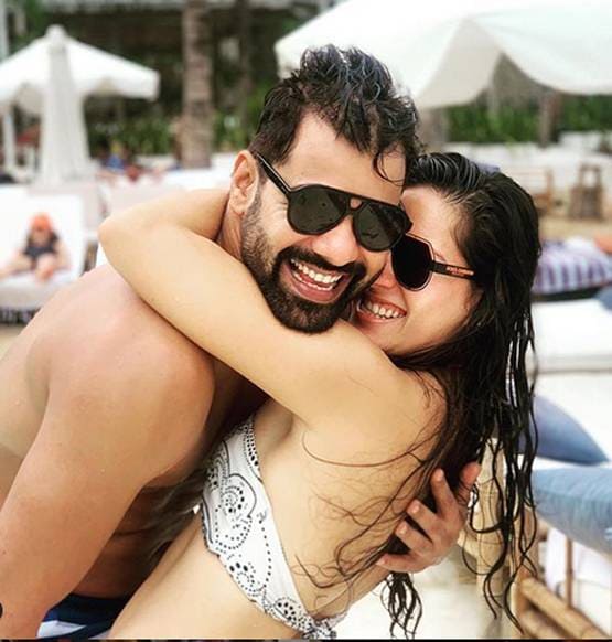 लॉकडाउन: हेयर स्टाइलिस्ट बने कुमकुम भाग्य फेम एक्टर, काटे बेटों के बाल