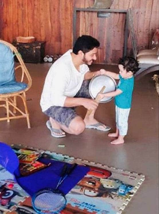 कोरोना कमांडो को नन्हे स्टारकिड्स का क्यूट सलाम, बजाई थाली और घंटी