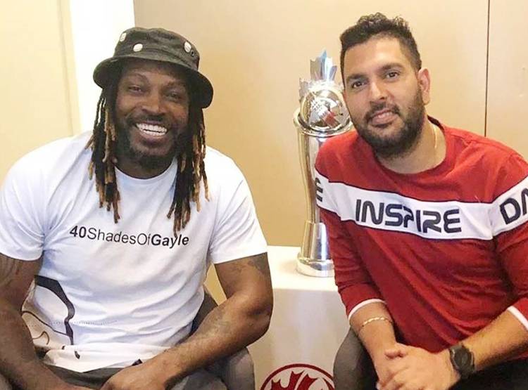 VIDEO: हिंदी डायलॉग बोलने में फिसली गेल की जुबान, युवी नहीं रोक पाए हंसी