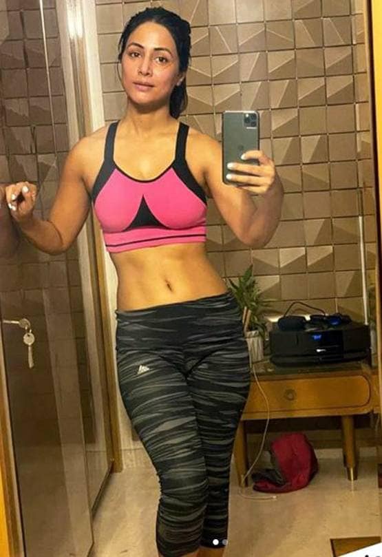 कोरोना के बीच मां संग अस्पताल पहुंची हिना, बोलीं बाहर निकलना मुश्किल