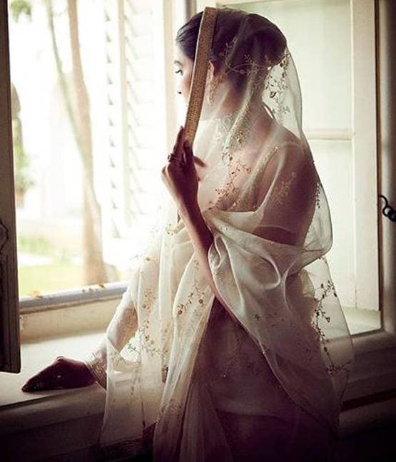 सब्यासाची ने जारी किया समर कलेक्शन, खूबसूरत साड़ियों पर से नहीं हटेंगी नजरें