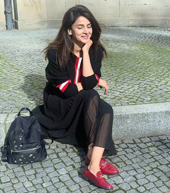 पर्दे पर इरफान संग हिट रही ये पाक एक्ट्रेस, रियल लाइफ में है ग्लैमरस