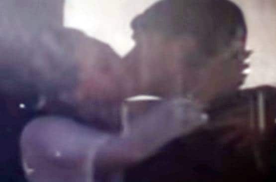 सर्द मौसम, तेज बारिश, कांपते हुए करिश्मा कपूर ने दिया था बोल्ड किसिंग सीन