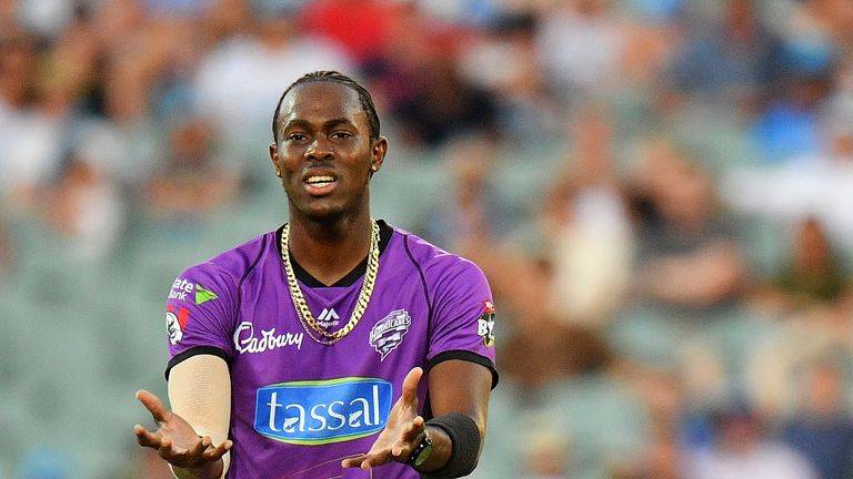 नस्लीय टिप्पणी का शिकार हुए आर्चर, सोशल मीडिया पर निकाली भड़ास