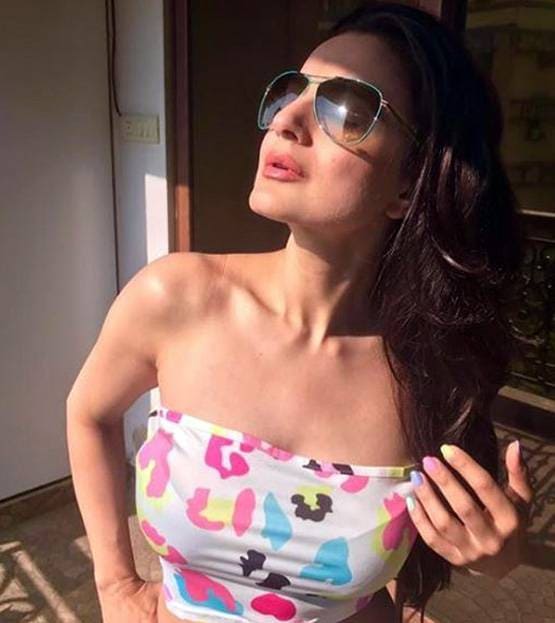 काम से दूर अपनी फिटनेस पर ध्यान दे रही हैं अमीषा पटेल, शेयर की तस्वीरें