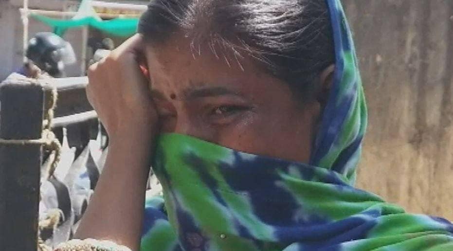 लॉकडाउन को दिखाया ठेंगा, अनाज नहीं मिलने पर भीड़ ने किया प्रदर्शन