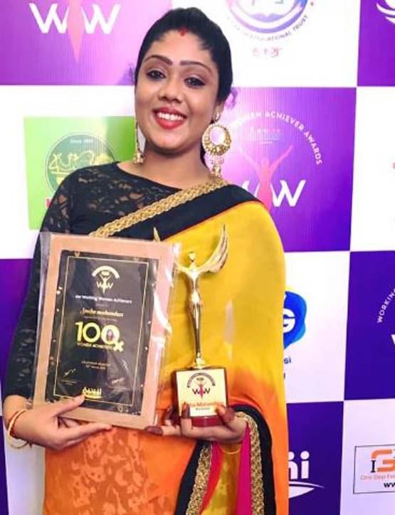 भूखे को खाना खिलाती है स्नेहा मोहनदास, टीम ऐसे करती है काम