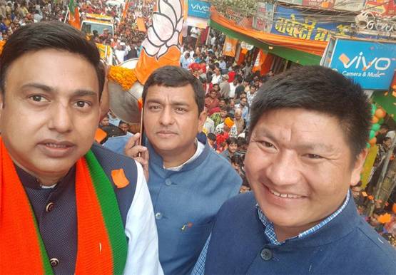 कौन हैं जफर इस्लाम, मिल रहा ज्योतिरादित्य को BJP में लाने का क्रेडिट