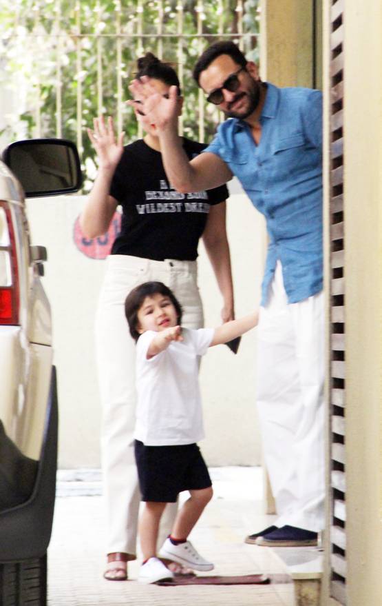 करीना-सैफ के साथ कैजुएल लुक में तैमूर, फोटोग्राफर्स देख यूं किया रिएक्ट