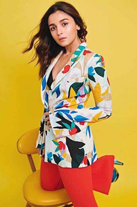 बर्थडे पर मिला सरप्राइज तो खुशी से झूमीं आलिया, देखें वायरल वीडियो