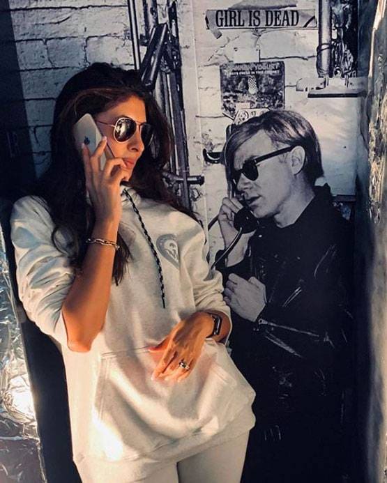 फिल्म न सही इस इंडस्ट्री में अमिताभ बच्चन की बेटी ने बनाया है मुकाम